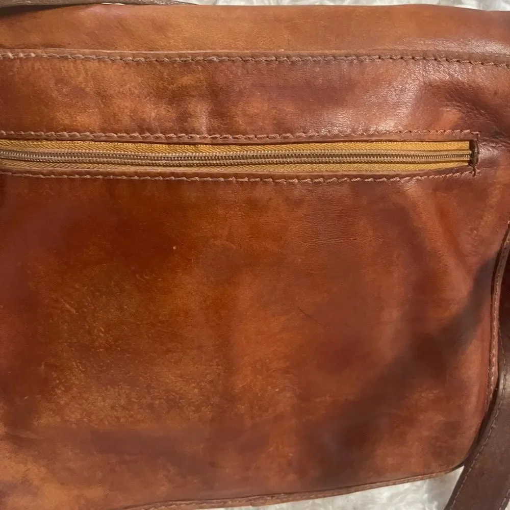 Vera pelle made in Italy leather faded brown messenger Bag with rustic hardware